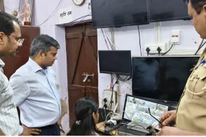 जिलाधिकारी ने पुलिस विभाग की लिखित परीक्षा को  सम्पन्न कराये जाने के लिए परीक्षा केन्द्रों का किया औचक निरीक्षण।