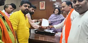 भाजपा किसान मोर्चा ने डीएम को साैंंपा ज्ञापनः किसानों को फसलों के नुकसान का मुआवजा देने की मांग