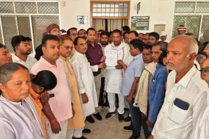 बेमौसम बरसात से फसलों को नुकसानः कांग्रेस ने किया मुआवजा देने की मांग,सौंपा ज्ञापन