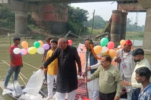 मत्स्यमंत्री संजय निषादने प्रधानमंत्री मत्स्य संपदा योजनान्तर्गत रीवर रैचिंग के तहत रोहू नैन, भाकुर मछली का 2 लाख बीज अमहट घाट नदी में डाला- संजय निषाद 