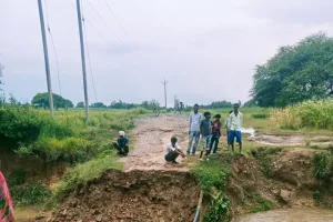 पूर्व सांसद प्रत्याशी युगल किशोर शुक्ल एडवोकेट ने किया पुल निर्माण की माँग