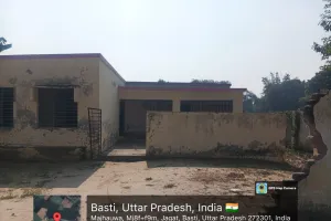 पंचायत भवन सरवनपुर पाण्डेय शराबियों के लिए बना शराब पीने का अड्डा