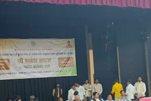 वस्त्रोद्योग मंत्री ने बुनकरों के किया बैठक सौर ऊर्जा संयंत्र के लाभ की दी जानकारी 