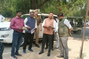 मुख्यालय की जमीन पर दुकानों व मकानों का अतिक्रमण, जिलाधिकारी ने दिये तत्काल हटाने के निर्देश