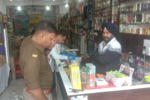 किराने व कॉस्मेटिक की दुकान से हजारों की चोरी 