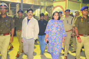 लालकिले के पास हुये धमाके के बाद बस्ती में अफसरों ने पैदल मार्च कर दिये कड़ी सुरक्षा के निर्देश, निशाने पर संदिग्ध 