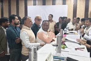 डीएम-एसपी ने तहसील महराजगंज में सम्पूर्ण समाधान दिवस में फरियादियों की सुनी समस्याएं