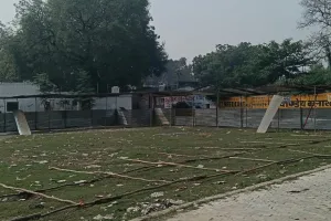 प्रदर्शनी संचालक व ग्राम प्रधान की मिली भगत से तालाब की जमीन पर लगाया जा रहा है मेला बाजार