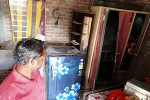 घर का ताला तोड़कर कीमती सामान चोरी