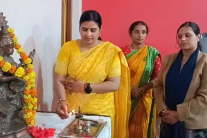 राज्य महिला आयोग की सदस्य ने डा0 सोनेलाल पटेल मेडिकल कालेज का किया निरीक्षण व प्रशिक्षु छात्रों से किया संवाद