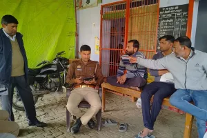 कंपोजिट विद्यालय जमुरावां के अनुचर पर ग्रामीणों ने लगाए लापरवाही व मनमानी के आरोप