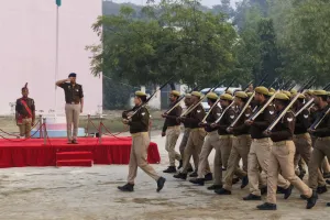अभिमन्यु मांगलिक, पुलिस अधीक्षक भदोही द्वारा साप्ताहिक शुक्रवार परेड की सलामी ली गई।
