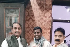 विधायक फुलपुर को रीवांचल एक्सप्रेस रुकवाने को दिया ज्ञापन  