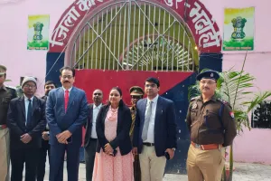 जिला कारागार ज्ञानपुर का संयुक्त निरीक्षण बंदियों को मिली विधिक जानकारी और वितरित हुए कम्बल,चश्मे