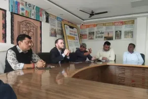 एसडीएम अरुण गिरी ने नगर पंचायत सुरियावां में एसआईआर कार्यों पर की विस्तृत चर्चा