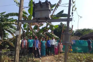 खजूरडंगाल पंचायत में उपासना मरांडी की पहल पर लगा नया ट्रांसफार्मर, गांव में लौटी रौशनी