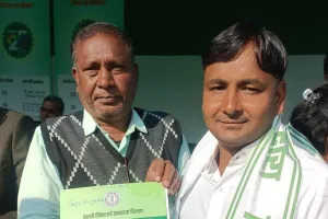 धनवार पंचायत के लठिया गाँव निवासी सुजीत कुमार यादव को मिला सहायक आचार्य का नियुक्ति पत्र 