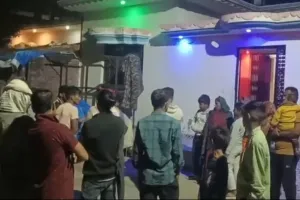 लूटकांड का खजनी पुलिस  24 घंटे बाद भी बदमाशो के सुराग लगाने मे हाथ खाली, लोगों में आक्रोश