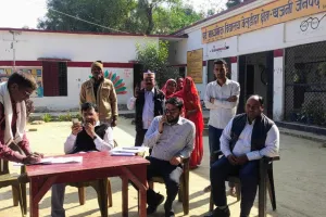 लगातार अनुपस्थित शिक्षिका पर होगी कर्रवाई, एडीओ पंचायत की औचक जांच में खुली पोल — ग्राम प्रधान ने बीएसए से की कड़ी कार्रवाई की मांग