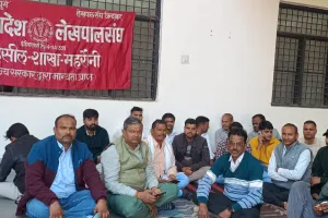महरौनी तहसील में लेखपालों का धरना, 7 सूत्रीय मांगों को लेकर प्रदर्शन