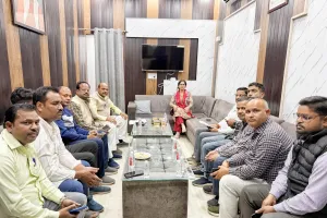 एसआईआर के लिए एसडीएम प्रतीक्षा त्रिपाठी ने सभासदों के साथ की बैठक।