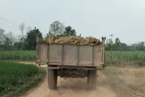 रात के अंधेरे में होता है अवैध बालू मिट्टी खनन, प्रशासन मौन 