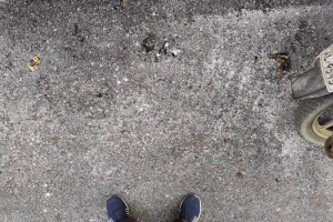 मानको की धज्जियां उड़ाकर कर बनी रातों-रात सड़क 