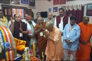 Kushinagar : बौद्ध धर्मगुरु भदंत ज्ञानेश्वर को सीएम योगी ने दी श्रद्धांजलि