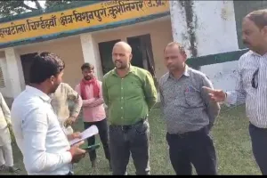 विशुनपुरा ब्लॉक : चिरइहवा गांव में जांच में आये अधिकारियों से हुई तीखी नोक झोंक 
