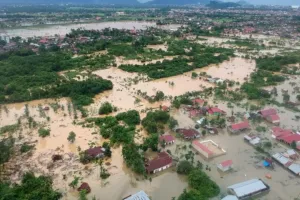 इंडोनेशिया में प्रलय: सुमात्रा में बाढ़-भूस्खलन से 34 की मौत, 52 लोग लापता; कई इलाकों से संपर्क पूरी तरह टूटा
