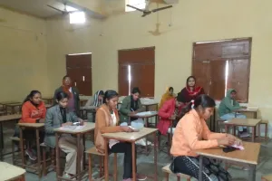 चित्रकला परीक्षा में पंजीकृत एकमात्र छात्र नहीं आया परीक्षा देने ,महाविद्यालय स्टाफ करता रहा इंतजार