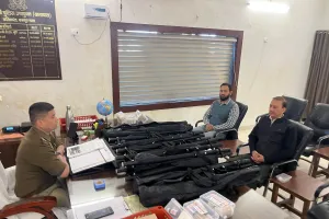 सड़क दुघर्टना में जान बचाने को  स्ट्रेचर दान दिए 