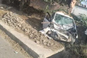   मार्ग दुर्घटना में चाचा व भतीजे की  मौत, पिता गंभीर