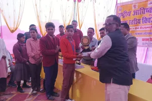 क्विज प्रतियोगिता में ई टीम के बच्चों ने किया टॉप