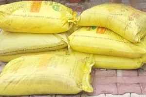 प्राइवेट दुकानों पर महंगे दामों पर बिक रहा यूरिया खाद
