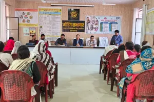 सीएमओ डॉ. रस्तोगी ने किया आशा क्लस्टर बैठक का निरीक्षण