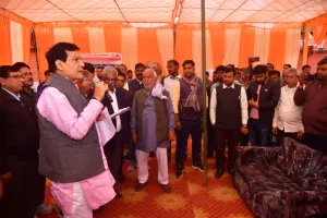 नगर विकास एवं ऊर्जा मंत्री श्री ए. के. शर्मा ने भदोही के फूलबाग (गोपीगंज) स्थित बिजली बिल राहत योजना शिविर का किया निरीक्षण