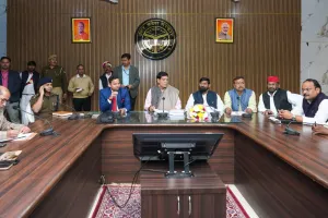 नगर विकास एवं ऊर्जा मंत्री/प्रभारी मंत्री ने जनप्रतिनिधियों से मुलाकात कर, अधिकारियों के साथ की समीक्षा बैठक,दिया आवश्यक दिशा निर्देश