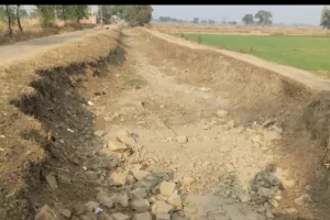 क्षेत्र की नहरों में पानी न आने से गेहूं की बुवाई पर संकटों के बादल