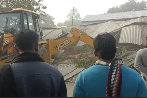 अवैध अतिक्रमण पर प्रशासन सख्त गरजा बुलडोजर