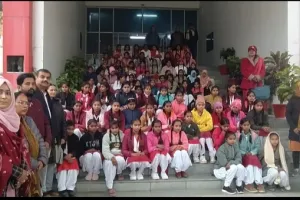 समग्र शिक्षा अभियान के तहत 100 छात्राओं ने किया राजर्षि टंडन मुक्त विश्वविद्यालय का शैक्षिक भ्रमण