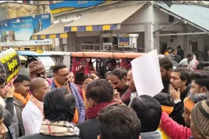 विश्व हिंदू परिषद और बजरंग दल ने किया जोरदार विरोध प्रदर्शन, बांग्लादेश में हिंदू युवक की हत्या के विरोध में फूंका पुतला