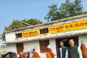 सोनभद्र में कड़ाके की ठंड के बीच प्रशासन का सहारा, जनपद में कंबल वितरण अभियान तेज