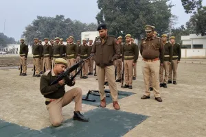 पुलिस लाइन ज्ञानपुर में रिक्रूट आरक्षियों के हथियार  प्रशिक्षण का निरीक्षण
