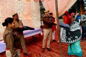 अनपरा थाना में मिशन शक्ति के तहत महिलाओं को किया गया जागरूक, असहायों को बांटे गए कंबल