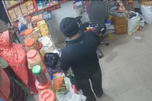 किराने की दुकान से च्यवनप्राश चुरा ले गईं महिलायें