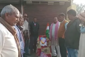 कोन ब्लॉक में कांग्रेसियों ने धूमधाम से मनाया पार्टी का स्थापना दिवस