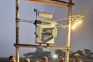 विधायक निसात आलम के निर्देश पर सितापहाड़ी के नया टोला में नया ट्रांसफार्मर स्थापित, ग्रामीण उपभोक्ताओं के बीच खुशी की लहर