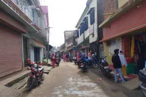 शीतलहर से बढ़ी कनकनी, ठंड से सहमा पाकुड़िया का साप्ताहिक हाट-बाजार