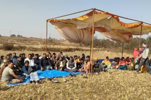 एनटीपीसी और ट्रांसपोर्टिंग कंपनी की निष्क्रियता से आक्रोशित विस्थापित समिति ने कार्य किया ठप 